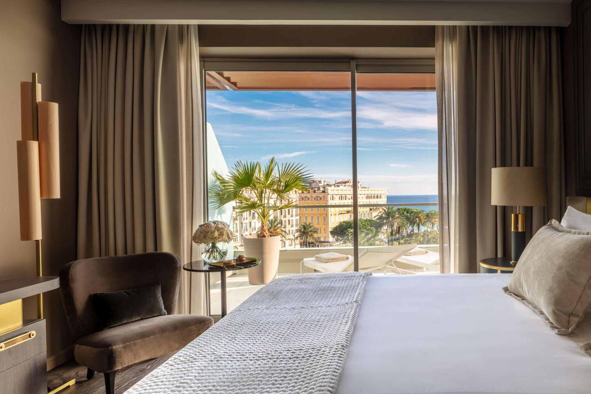 Anantara Plaza 5*