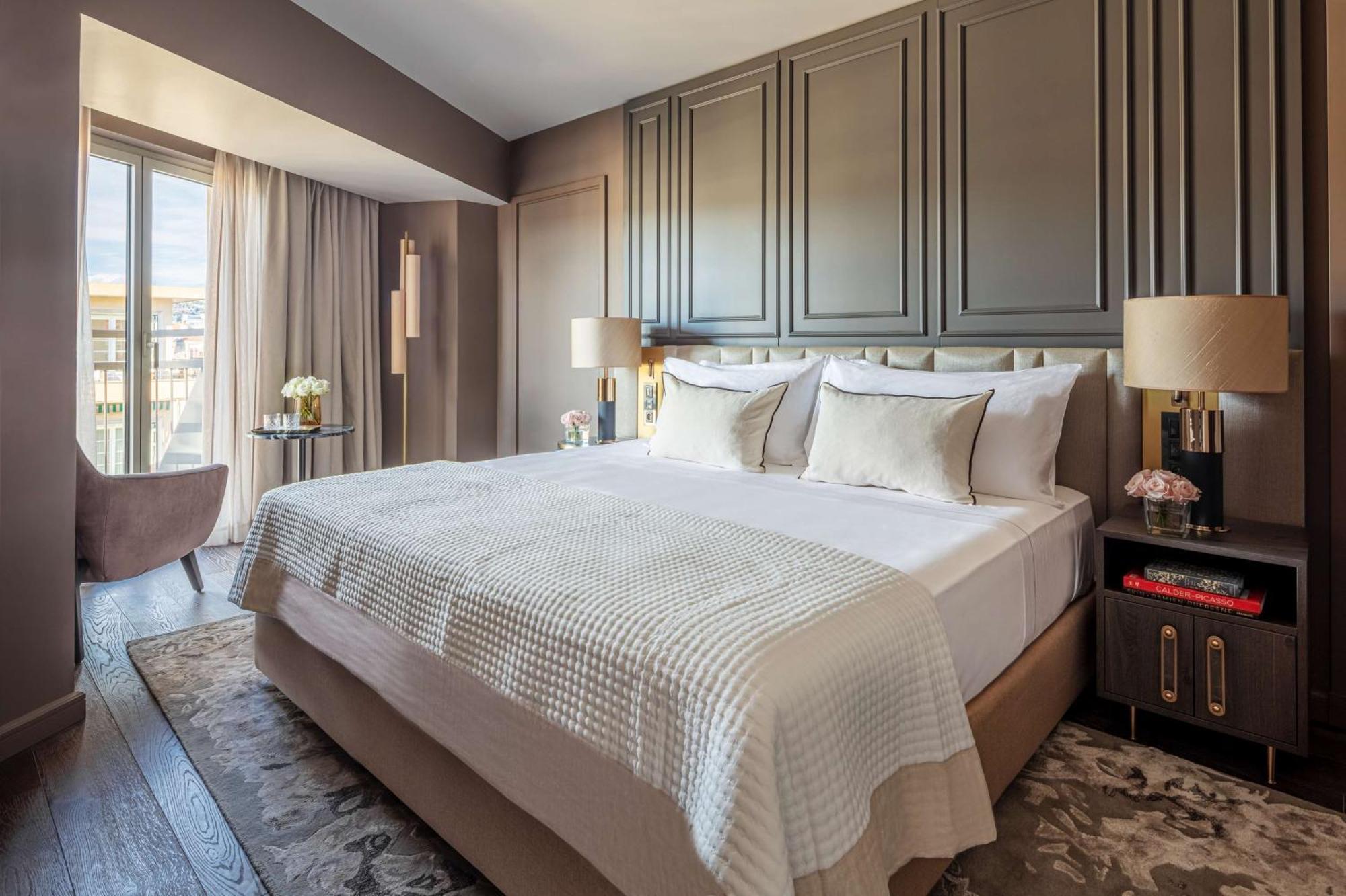 Anantara Plaza Hotel 5*