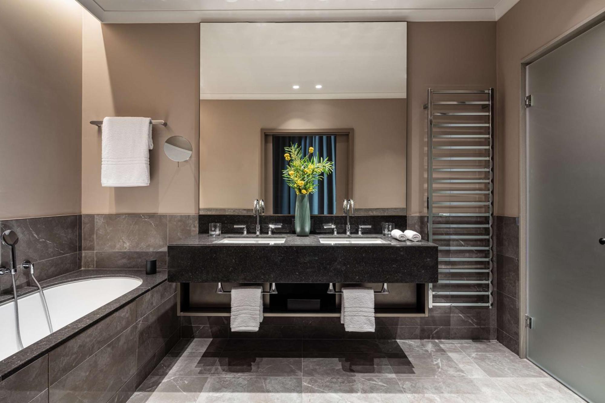 Anantara Plaza 5*