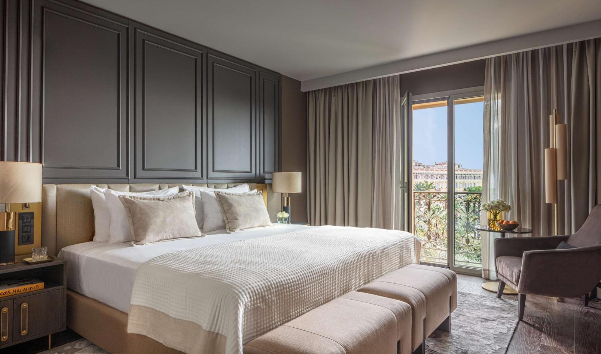 Anantara Plaza Hotel