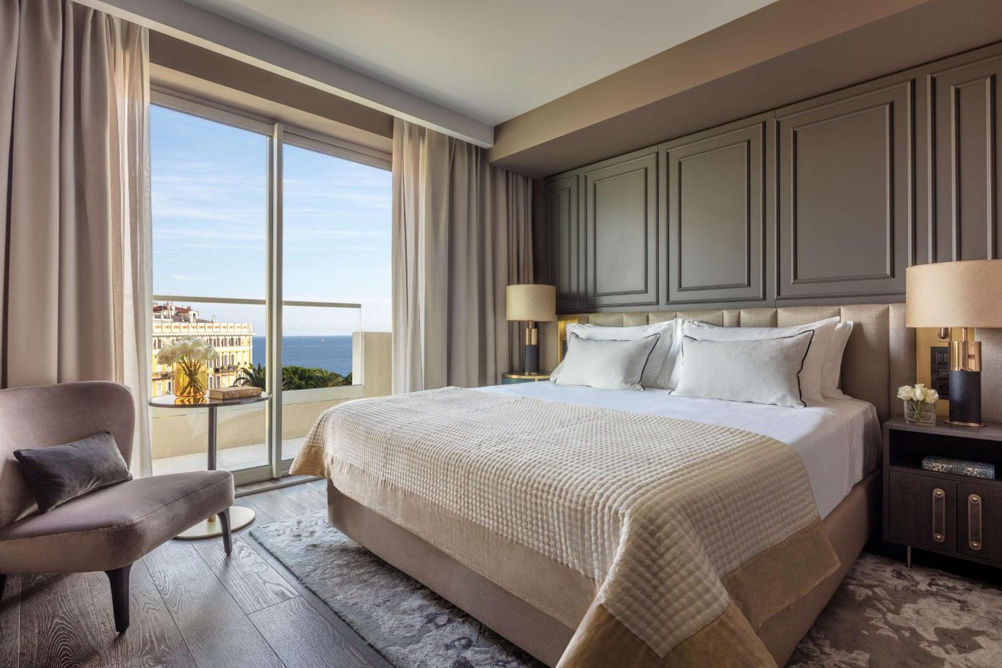 Anantara Plaza Hotel 5*