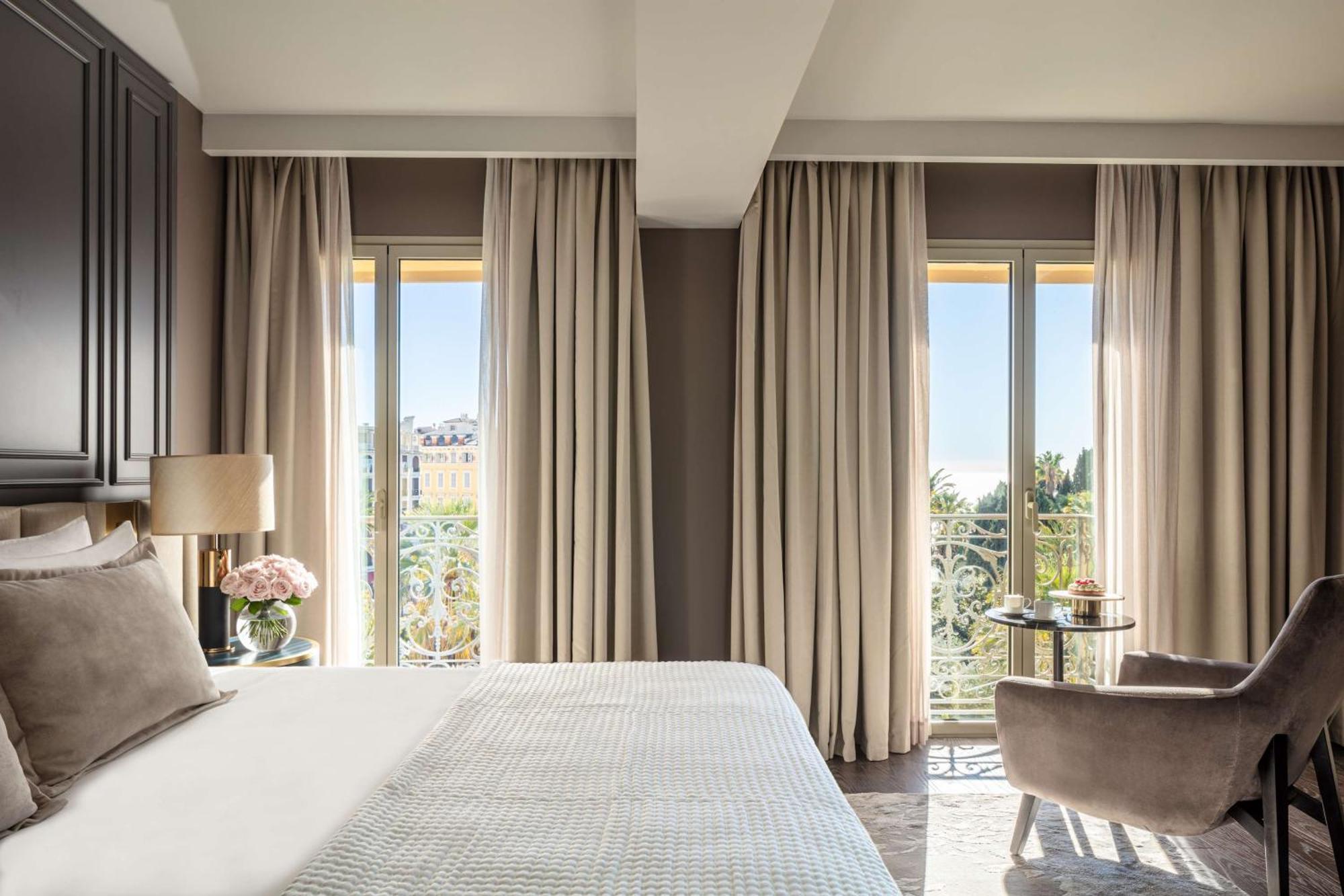 Anantara Plaza - A Leading Of The World